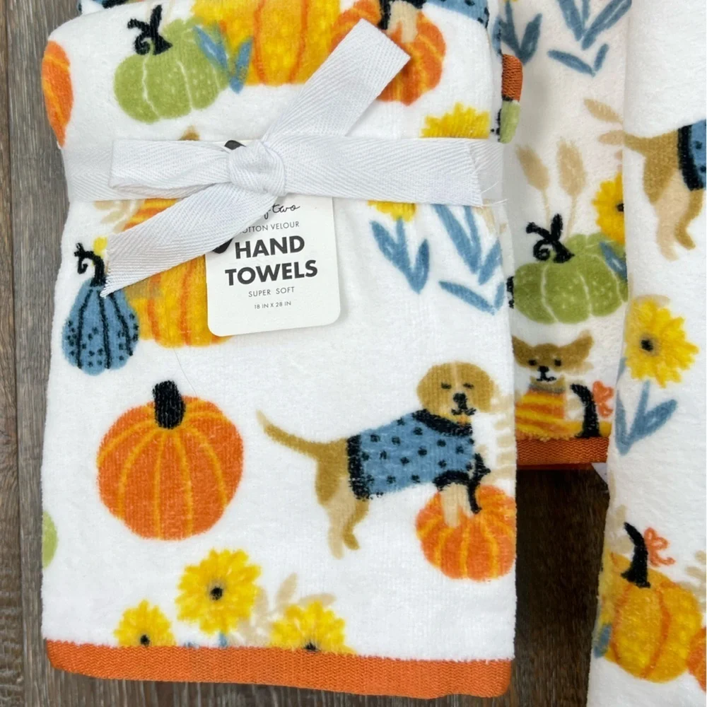 Envogue - ‘Pumpkins & Dogs’ bath towel set. NWT Last One! Firm!